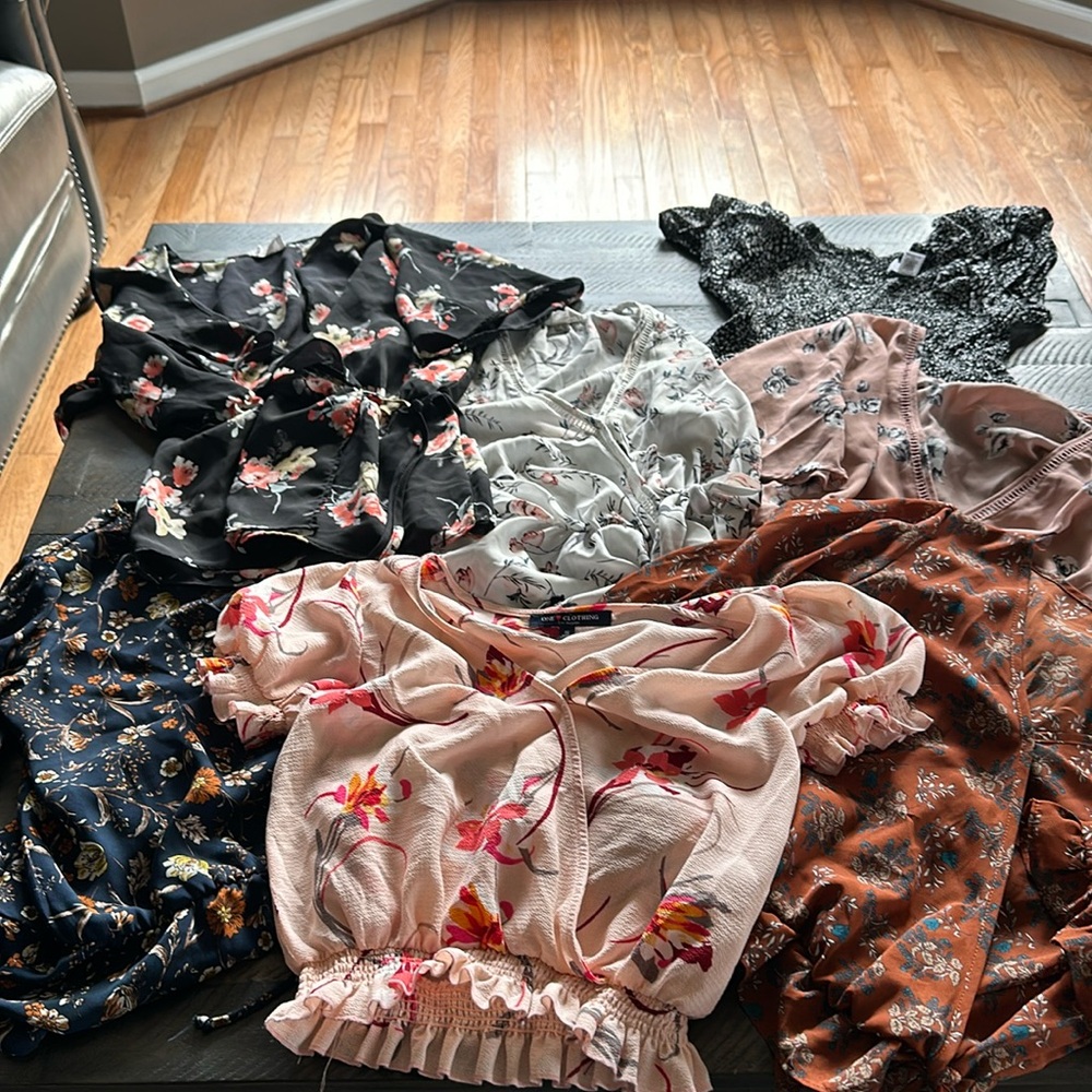Ladies, clothes lot
Mostly XS/S
2 medium